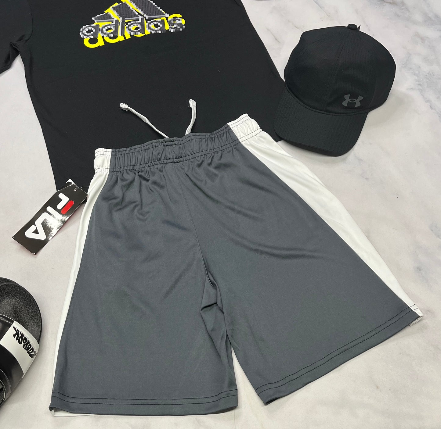 💛Bermuda Fila : tissu sport 10-12 ans garçon neuf ! Le derrière du bermuda est charcoal .