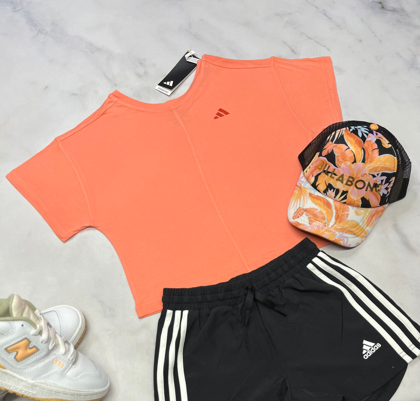 😍 Manche courte : Adidas corail 9-10 ans fille coupe relax , soft tendance . Neuf !