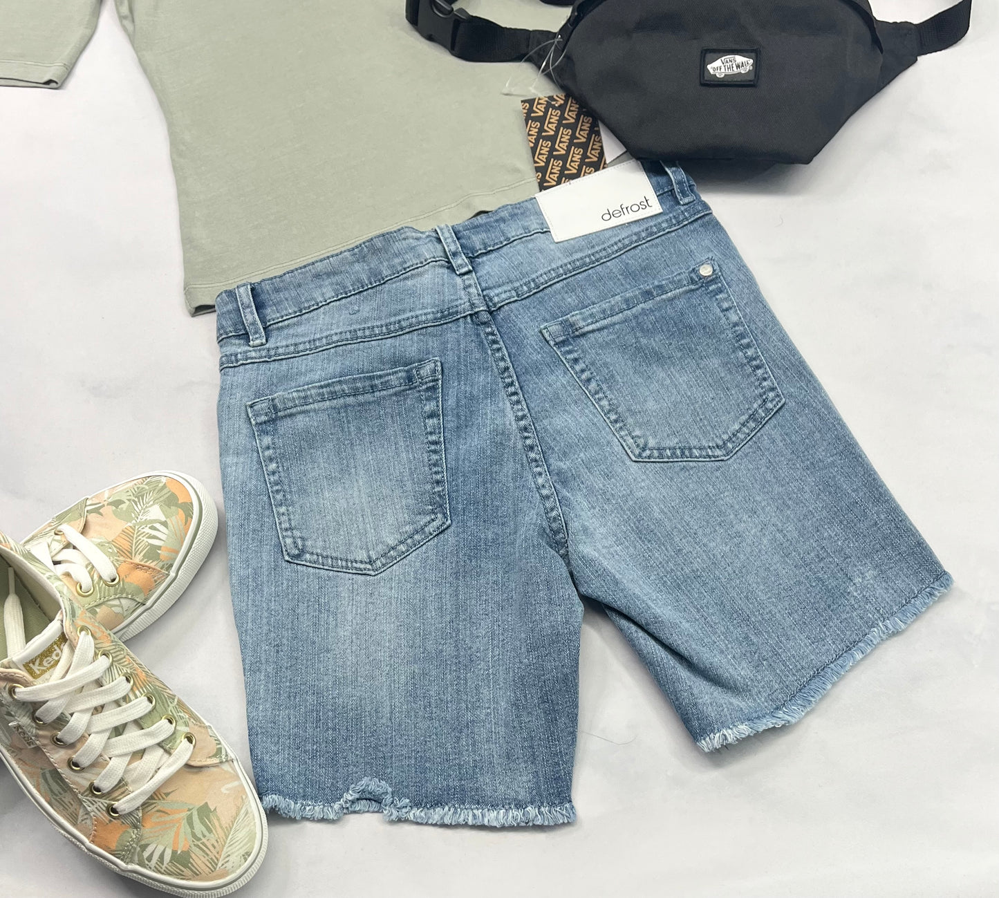 🌴 Short Jeans : Defrost ultra molle confo / stretch . Fait XS/ femme neuve .