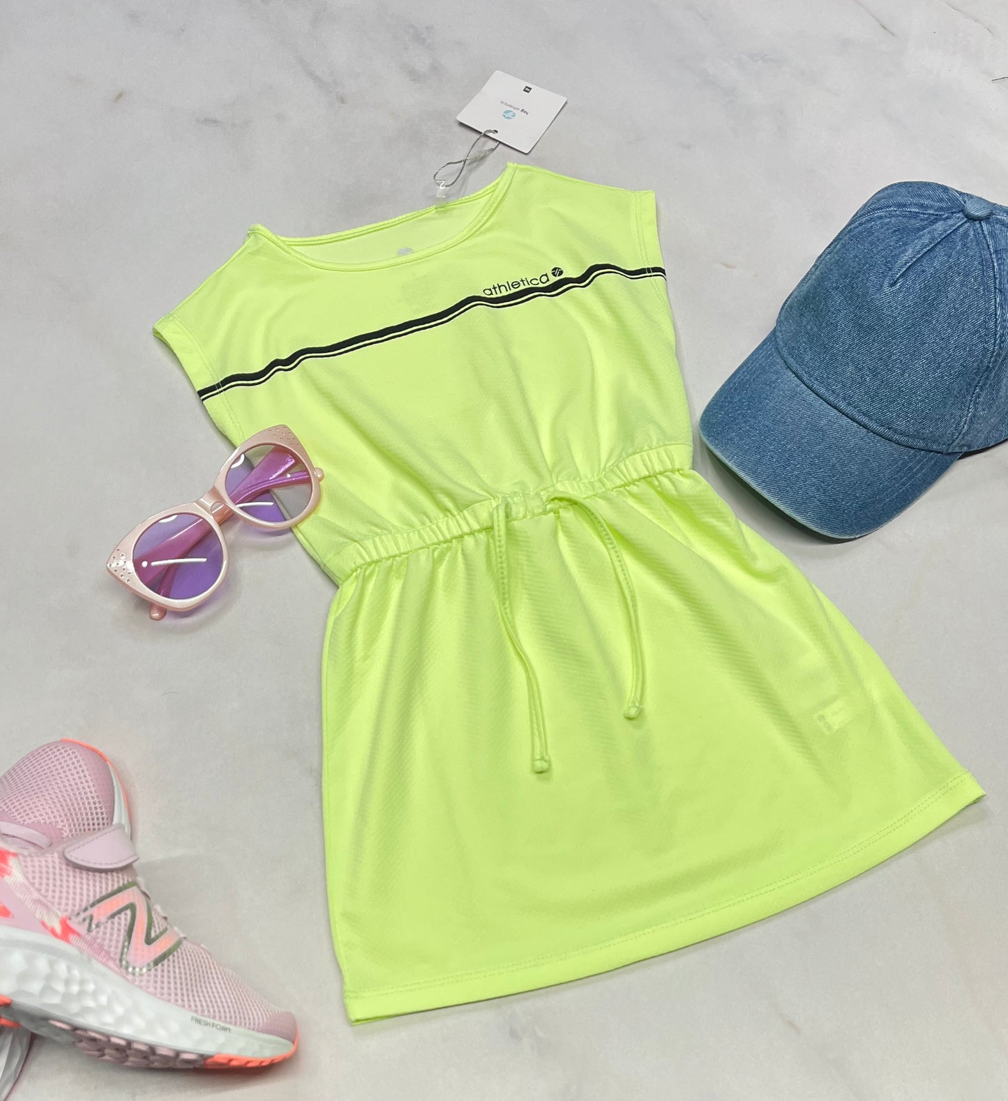 🌴 Robe : limette néon en tissu de sport extensible Tag fait 3 ans fille .