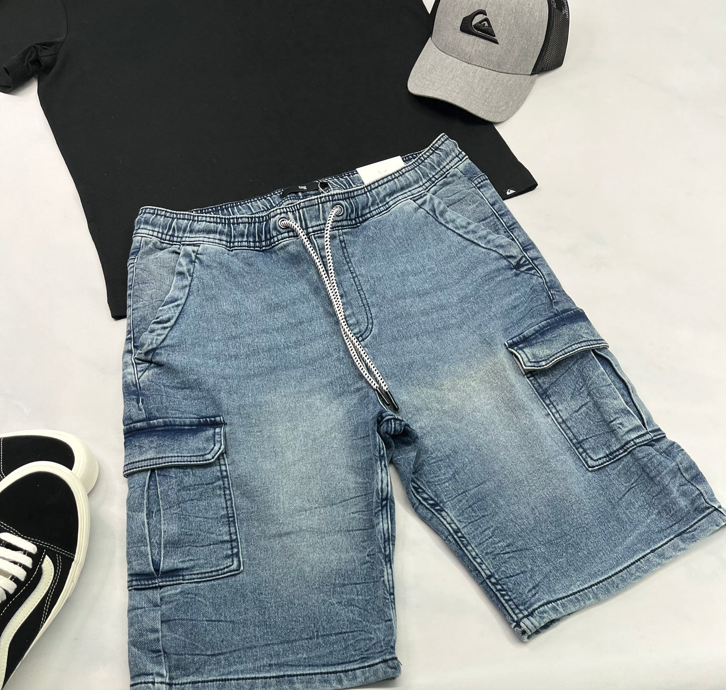 ☀️ Solde Bermuda cargo : jeans ultra mou confo . Taille élastique . Neuf mais look vieillit délavé inégal. S et M homme dispo .
