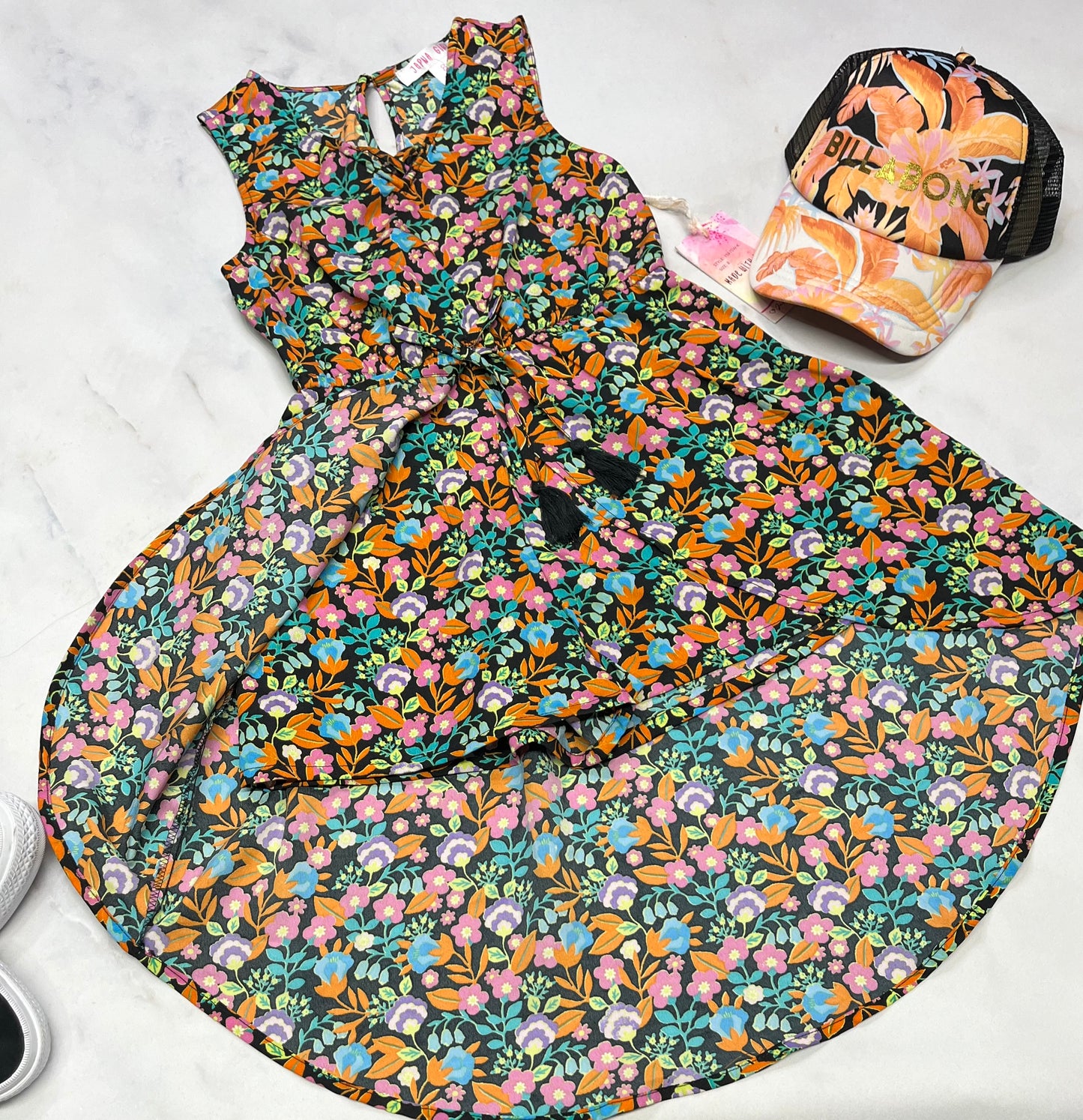🌵1 pièce short : en tissu léger qui ne décolore pas . Effet look robe . Fait 7 ans fille .
