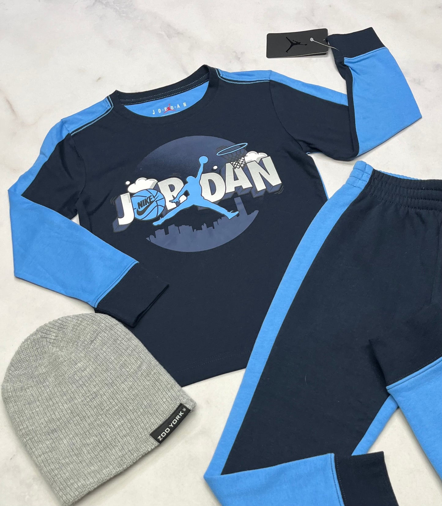 ❄️Ensemble : 2 pièces Jordan neuf! 6(5-6 ans confo )