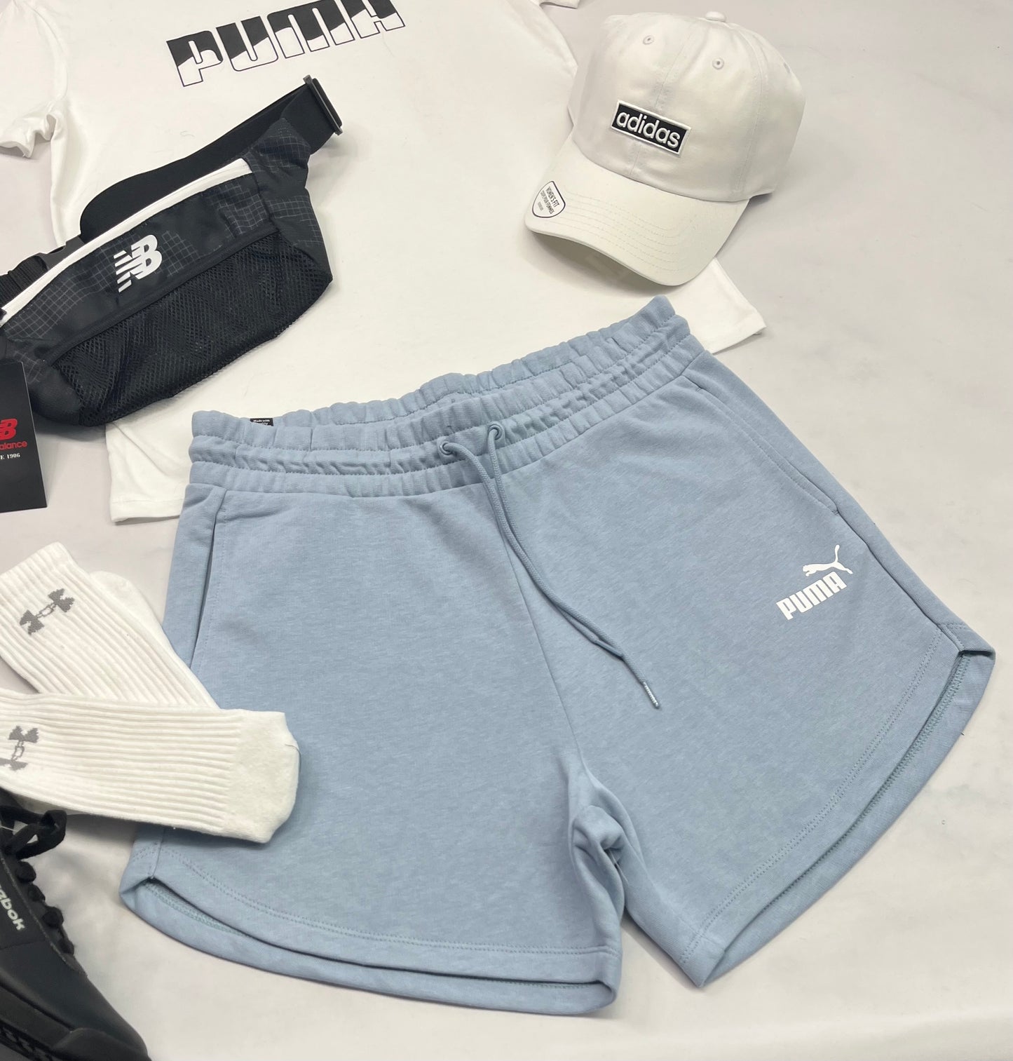 🤩 Short : Puma en ouaté qualité ++ . Taille haute neuve ! m/ femme .