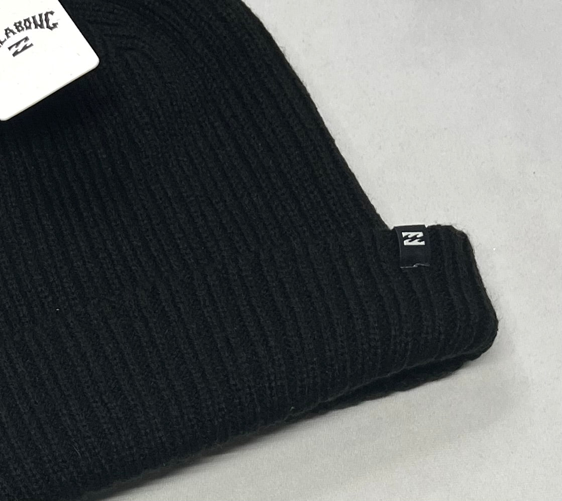 Billabong : Tuque automne : hiver stretch neuve . Fait pour enfant et ado ( car le rebord se retourne ).