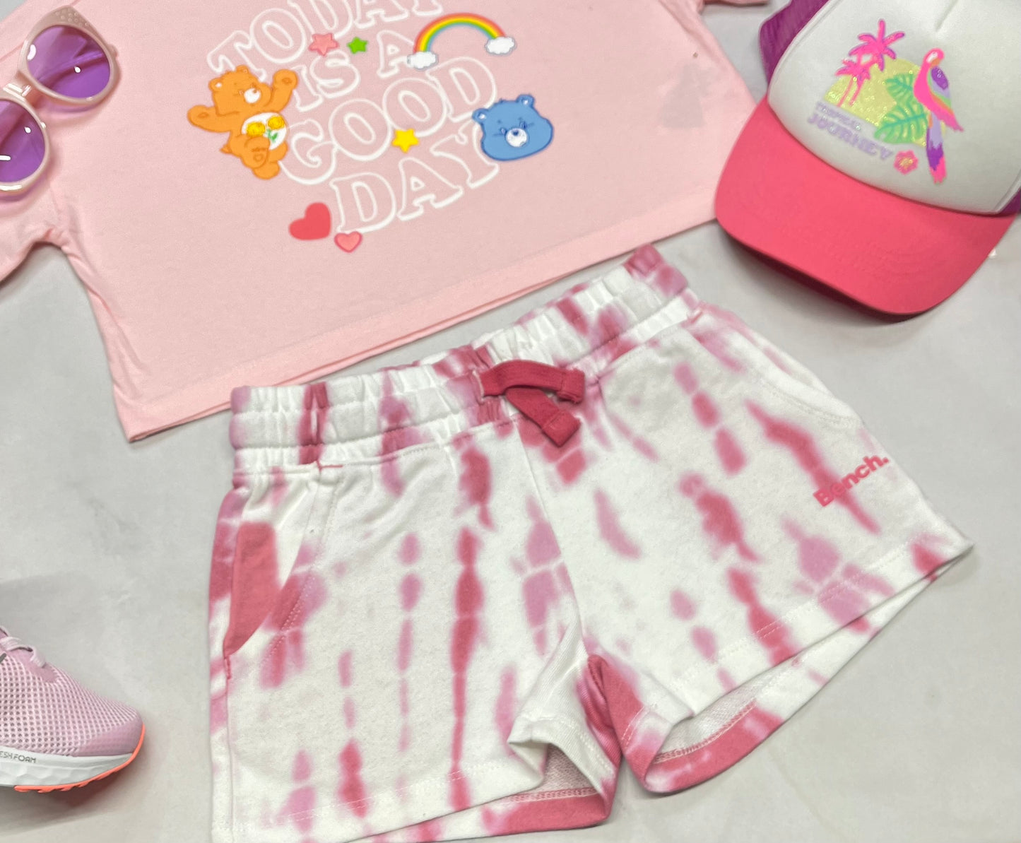 🌷 Short : Bench en ouaté 6 ans neuve. Logo au bas au devant .