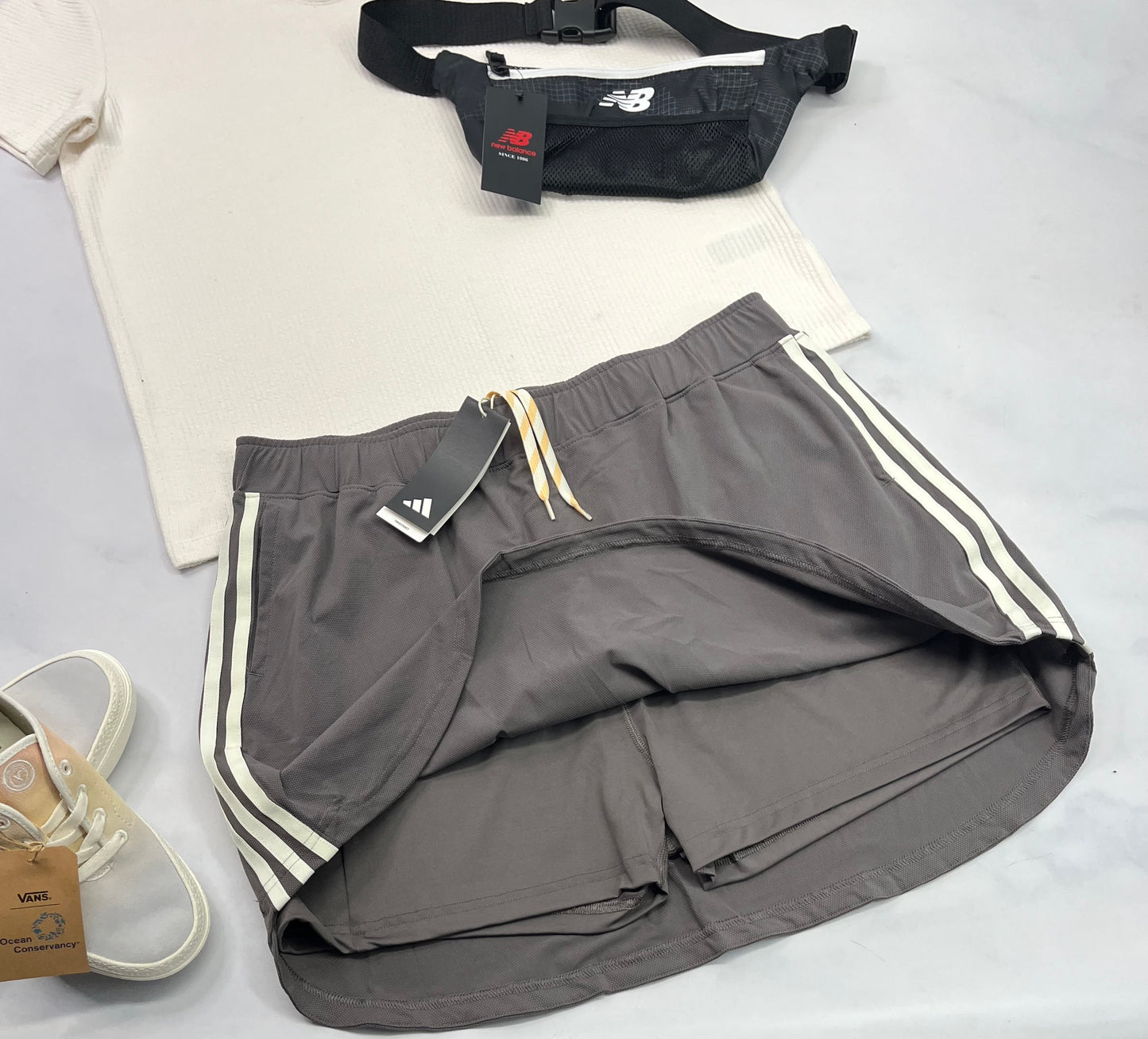 ☀️ Jupe Adidas : cuissard short stretch intégré . XL/ femme neuve ! Couleur café ! Fais sa taille . ( mi cuisses) couleur café incroyable .