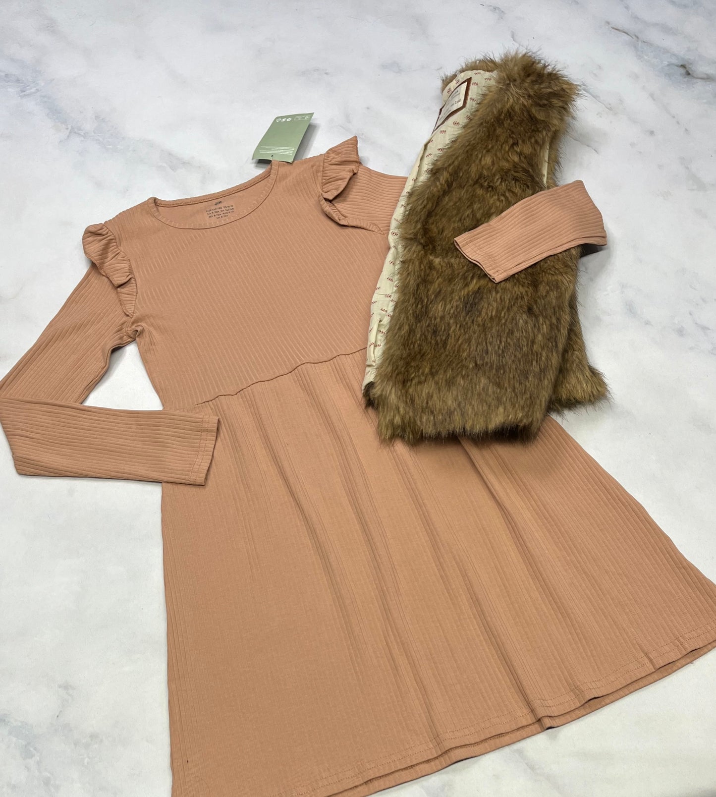 DUO: Robe texturé extensible 8-10 ans neuve ! + Veste ZARA comme neuve 9/10 ans. .