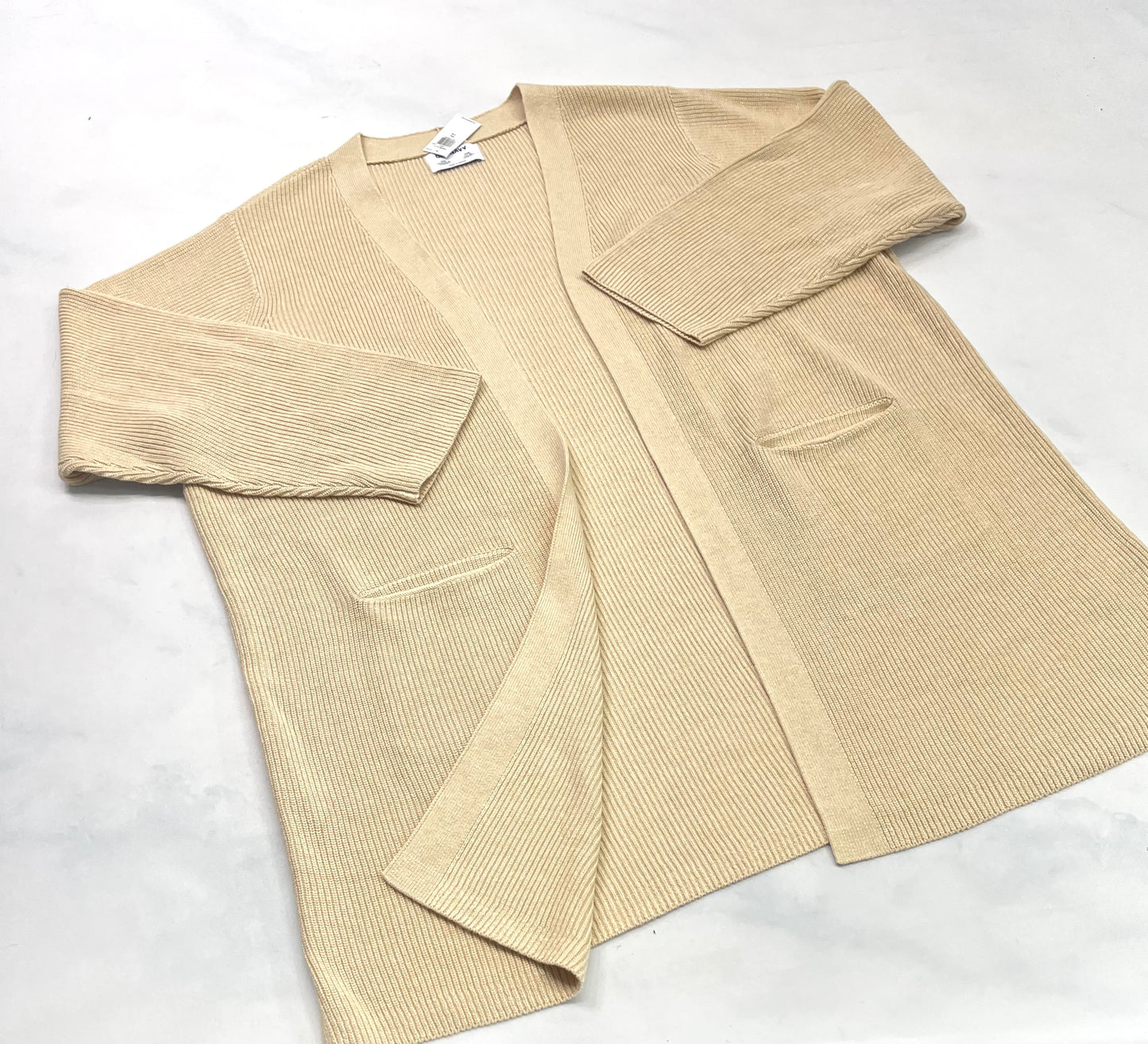 Veste en tricot / femme look ample .
