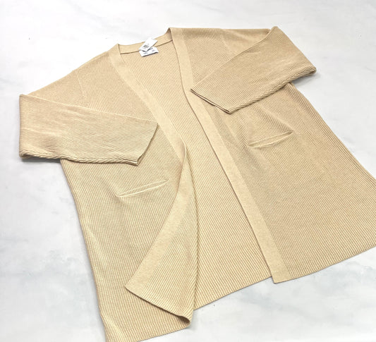 Veste en tricot / femme look ample .