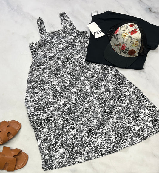 😍 Robe fleurit : Tissu qui ne décolore pas stretch de partout . Boucle au dos avec une petite ouverture. Superbe ! 10-12 ans fille comme neuve .