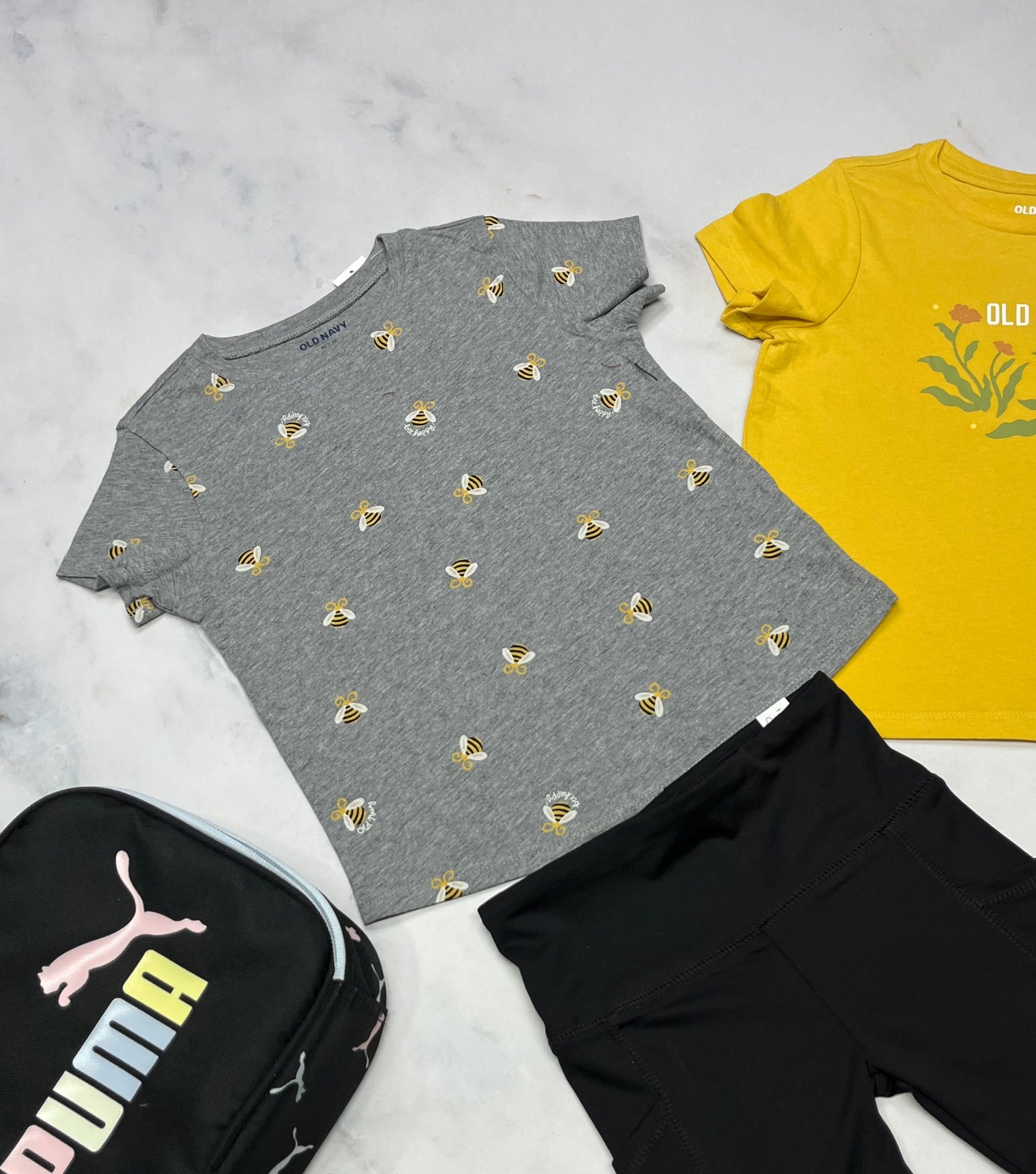 🌼 Duo t-Shirt : (1x abeilles et 1x jaune ) 5 ans neuf ! Soft confo .