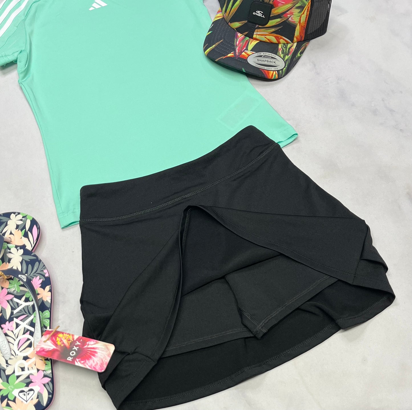 🌴 Jupe short intégré : tissu de sport stretch de partout! 10 ans fille neuve ! Dos de la jupe étagé superbe .