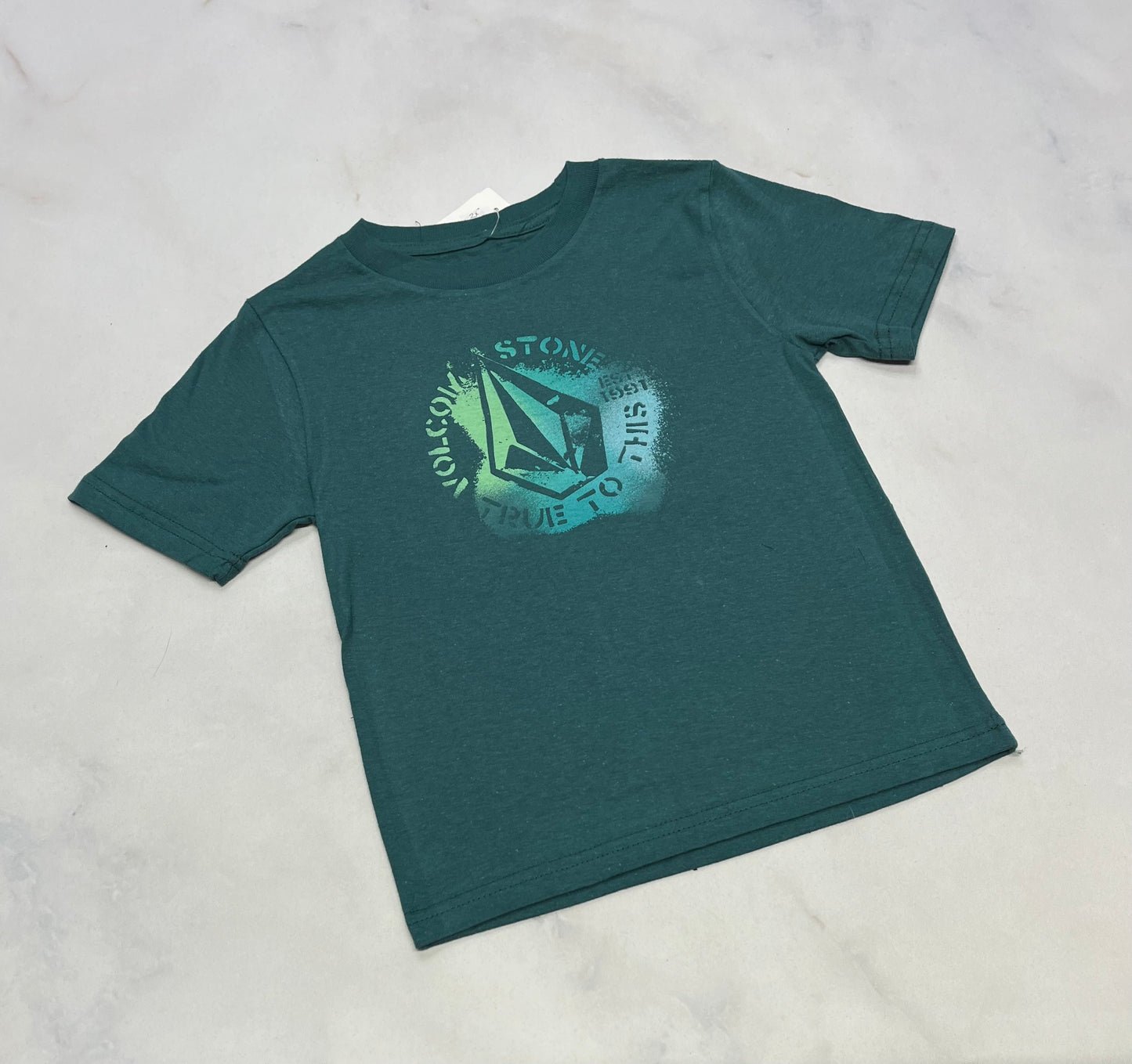 Solde !!Volcom : t- shirt 3 ans neuf mais ombrage flou d’impression .