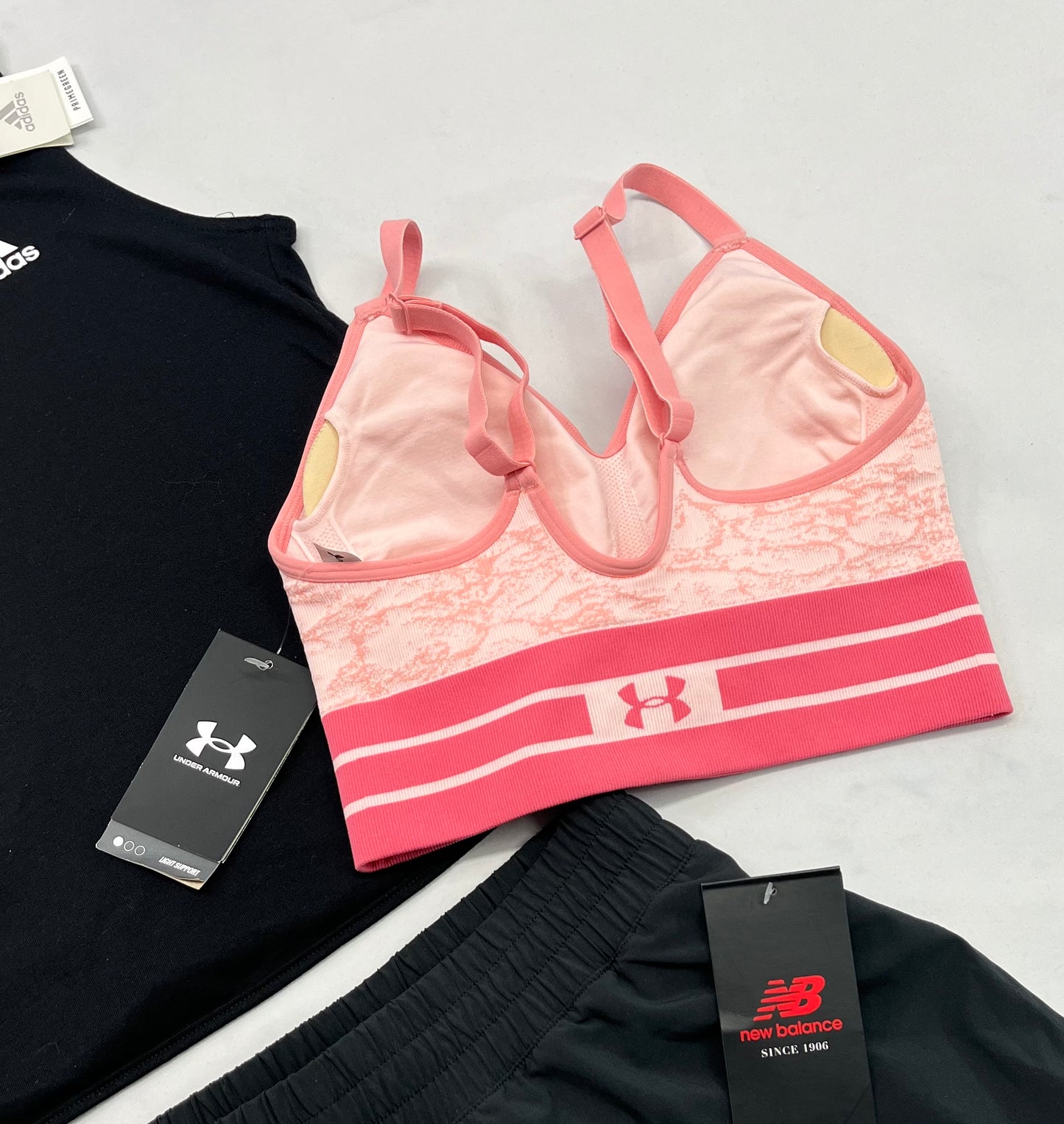 😍 Top : H.Armour en tissu de sport avec pad amovible et bretelles ajustable . Fait XS femme neuf !