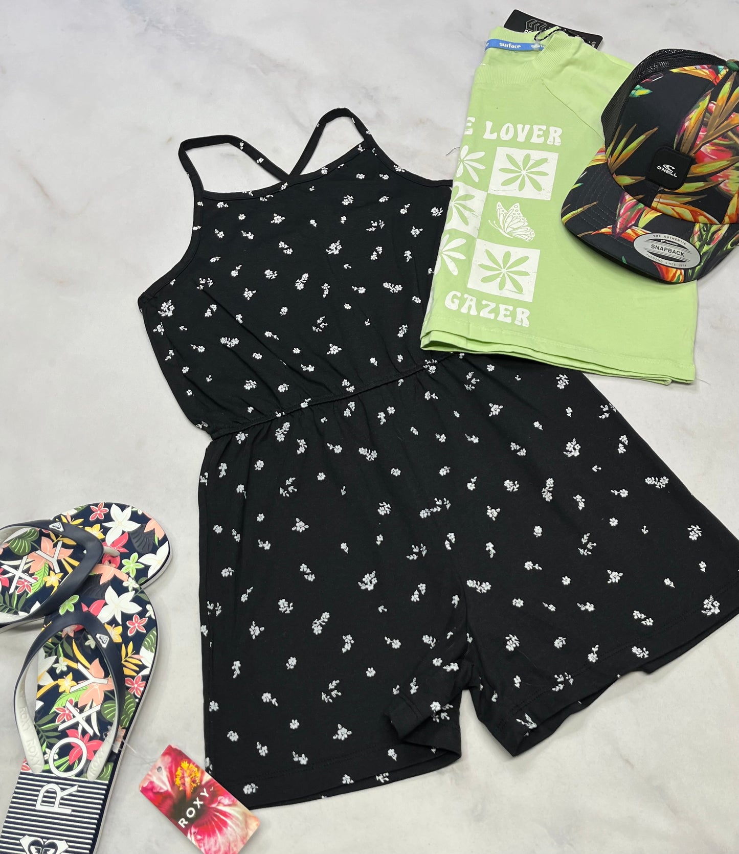 🌴 1 pièce short : fleurit 10( 9-10 ans ) fille neuf ! ( noir et blanc )