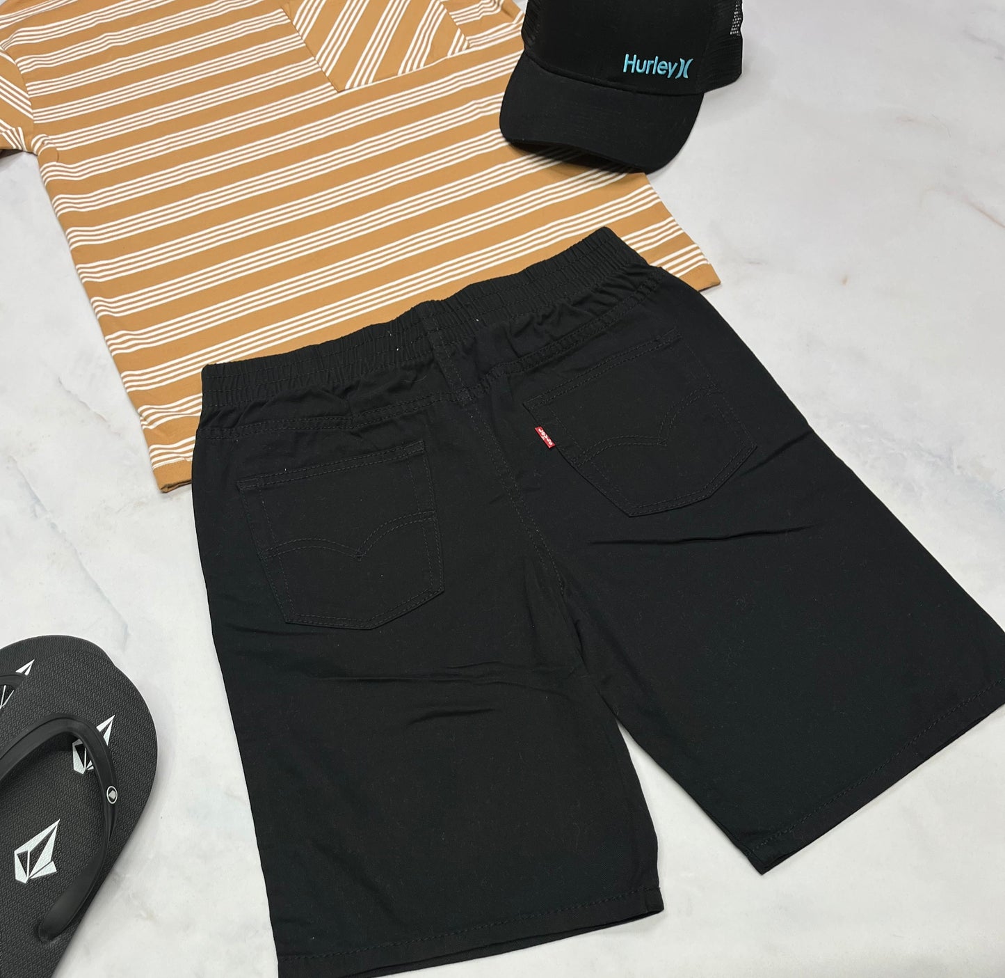 🍂 Bermuda : mou LÉVIS avec taille élastique ( noir ) . Logo au dos . 14-16 ans garçon neuf !