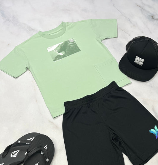 🌿 T-Shirt : vert blum soft confo . 6 ans garçon neuf ! 1 poche au bas d’un coté .