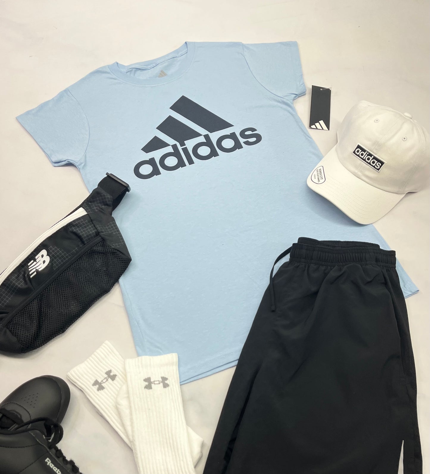 🩵 Manche courte : Adidas fait : S/ fit ( XS-S) , M/ fit ( S-M)et Large femme  neuf ! Fais assez long .