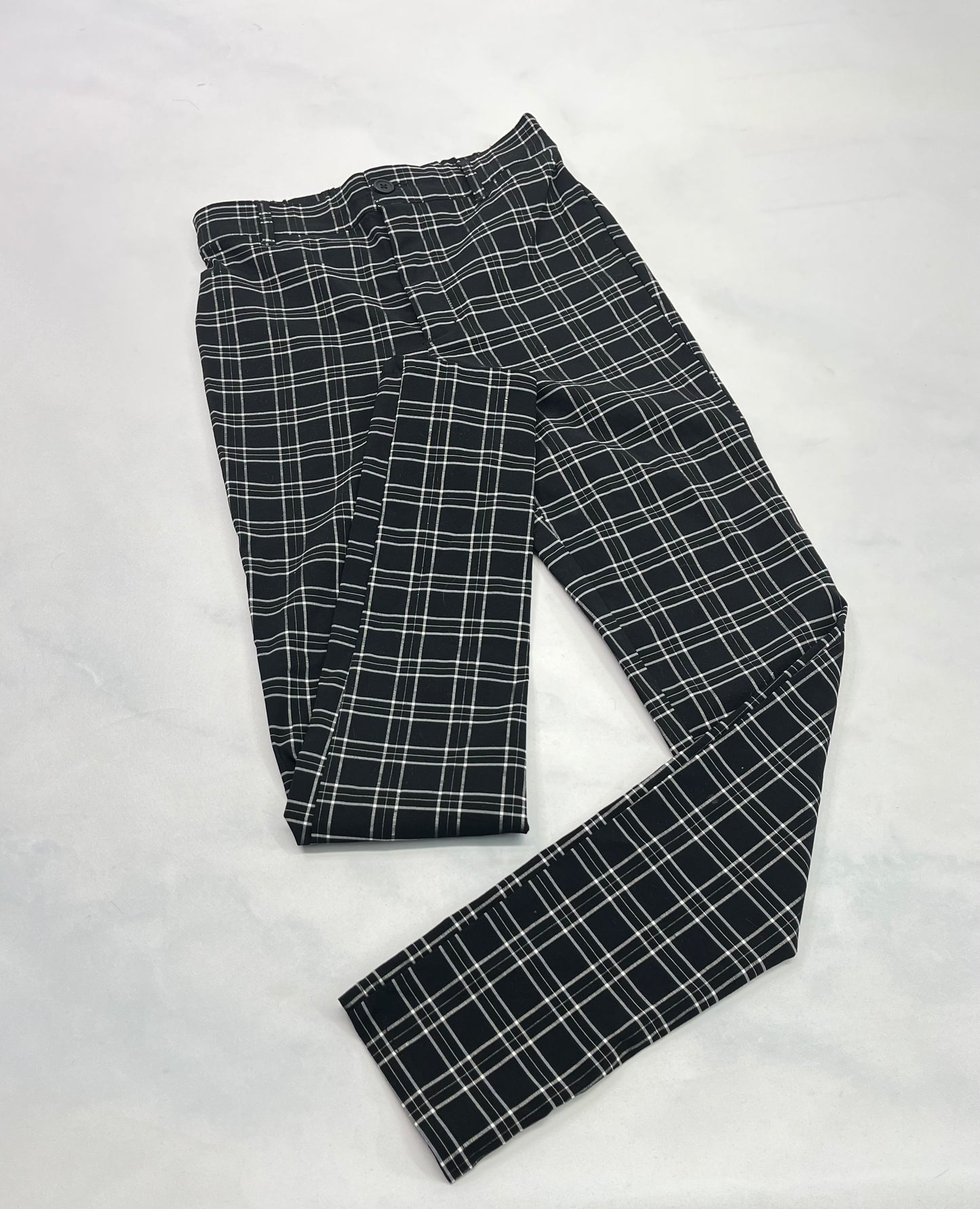 Skinny : pantalon stretch de partout ligne billant léger  dans le tissu ( fait comme ça ) . Fait XS(0-2 ans )