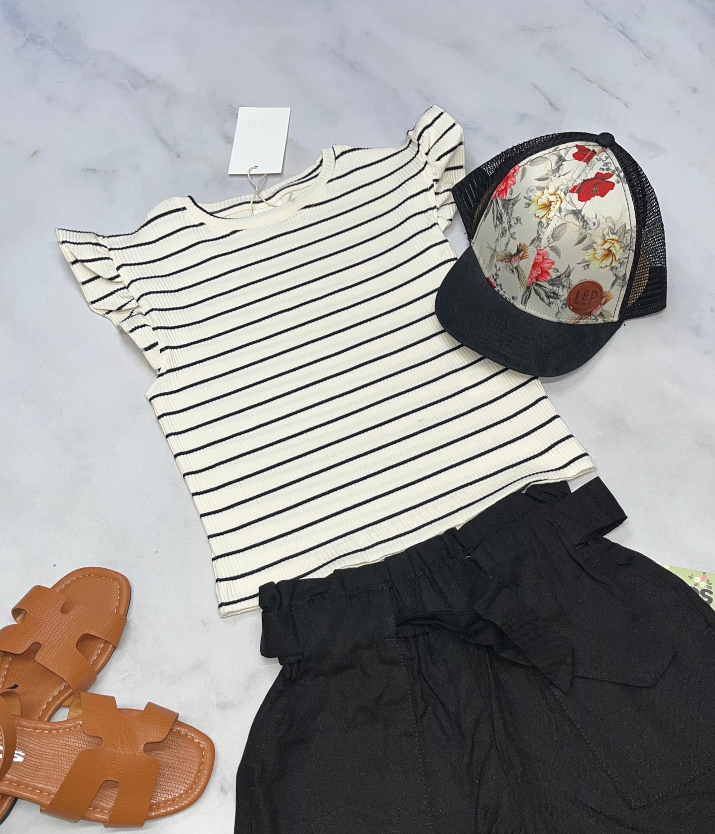 🌺 solde ZARA : Haut rib stretch : fait 7-8 ans mi hanche stretch neuf mais une mini ligne flou .
