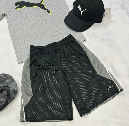 🍃 Bermuda sport : Champion RÉVERSIBLE comme neuf ! Juste le logo du coté gris mini craquelure . Sinon super ! 6x garçon .