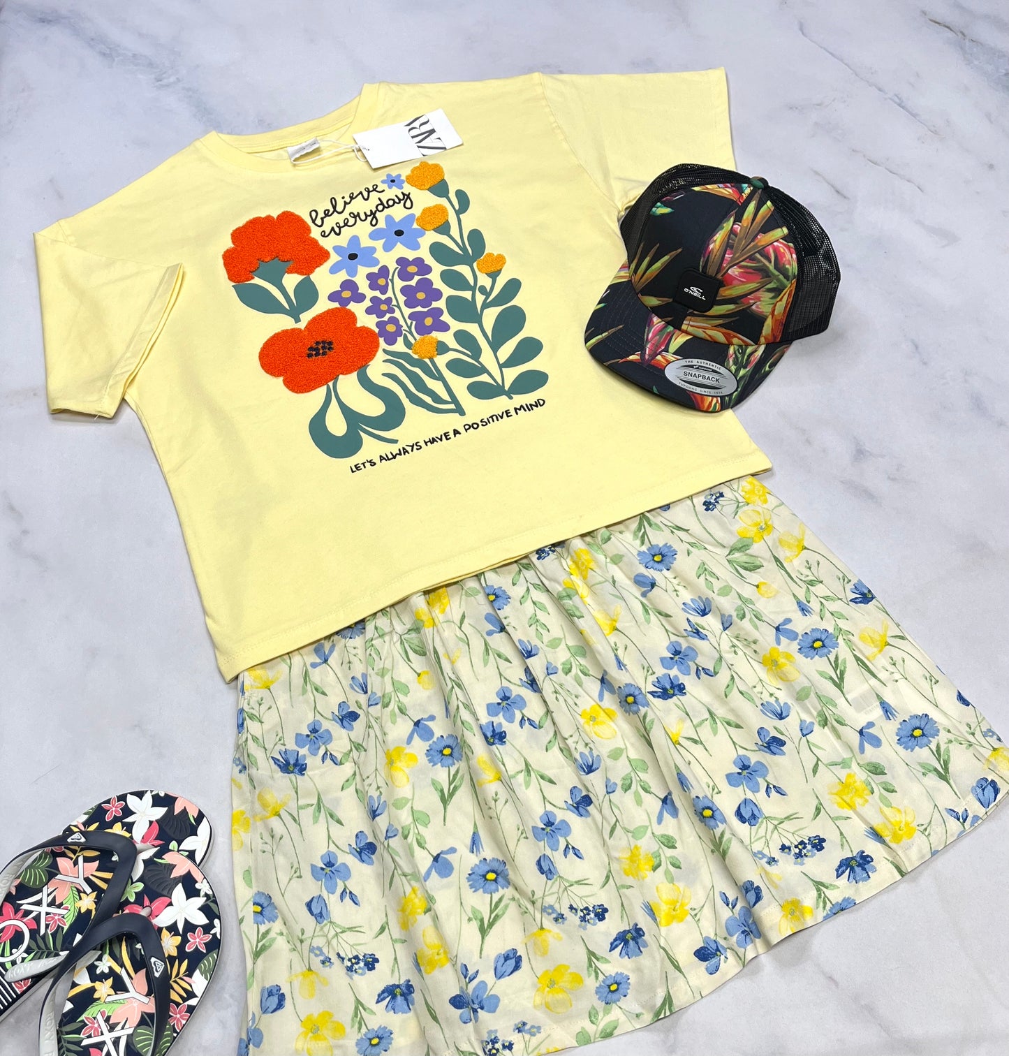 🌻Robe : fleurie hyper confo . Le haut est en rib souple hyper stretch confo . Taille élastique 10-12 ans fille neuve .