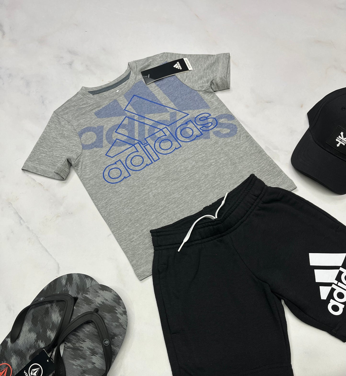 🌴 T-Shirt : Adidas en tissu de sport neuf ! 4 ans garçon look lousse tendance . Neuf !