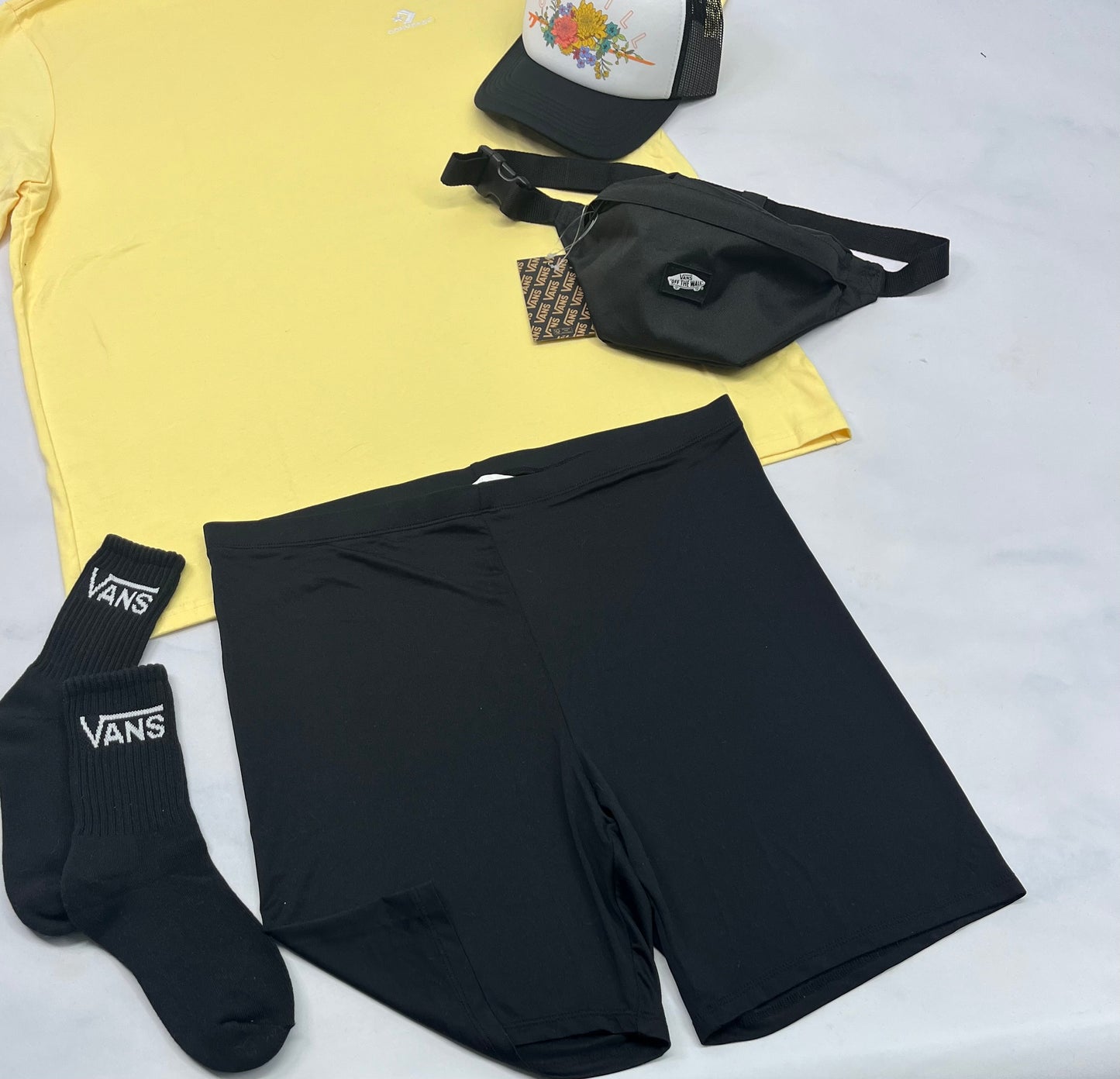 😍 Cuissard : mi -cuisses tissu hyper soft et stretch ++ dans tout les sens . Peu se porter aussi en dessous d’une robe . Tissu qui ne décolore pas .