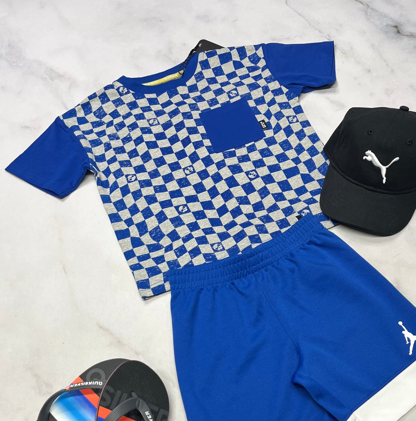 🤩 T-Shirt : Surface mini logo skate partout . Neuf ! En beau coton 5 ans garçon  coupe relax .