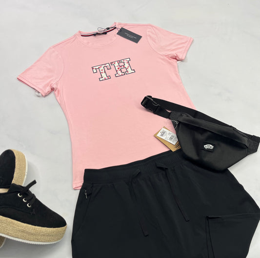 🌿 Manche courte : TOMMY S/ femme (4-5 ans ) en beau tissu de qualité extensible. Neuf !