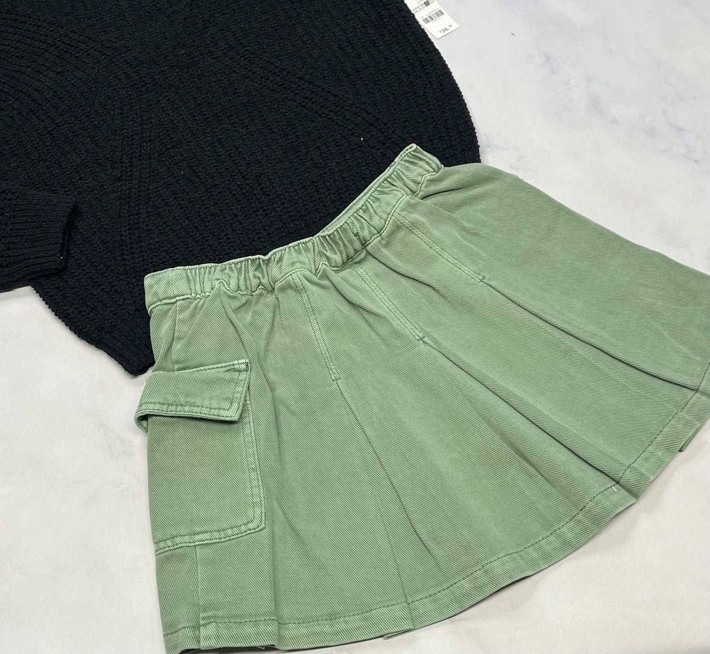 DUO neuf! tricot noir 10-12 ans neuf + Jupe effet jeans 10 ans neuve .