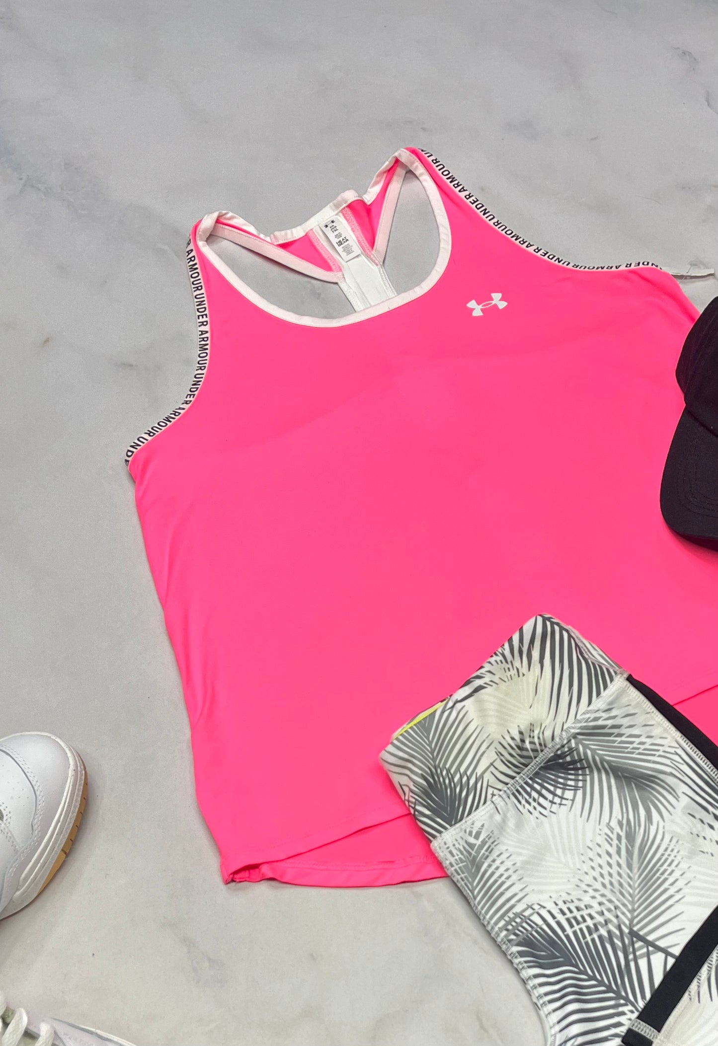 🫶 Camisole : H.Armour dos superbe en tissu de sport extensible . +16 ans fille coupe confo neuve.