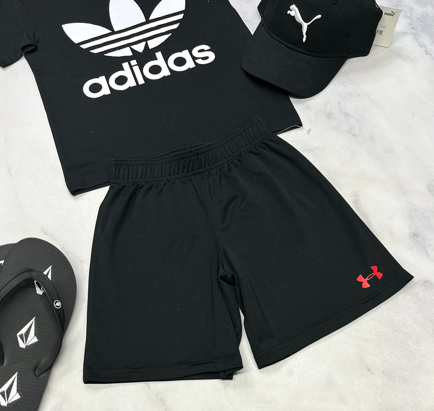 ☀️ Solde ..Bermuda : H.Armour 6(5-6 ans ) garçon usagé imparfait . Quelques point de mailles et micro craquelure dans le logo .