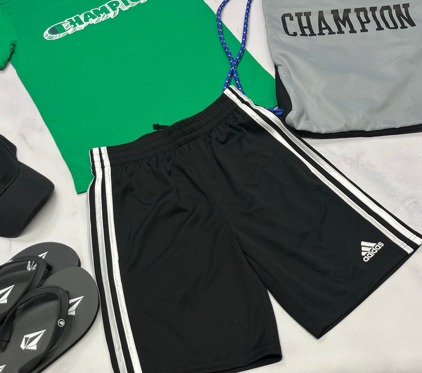 🛹 Bermuda : Adidas en tissu de sport neuf ! 10-12 ans garçon dispo .