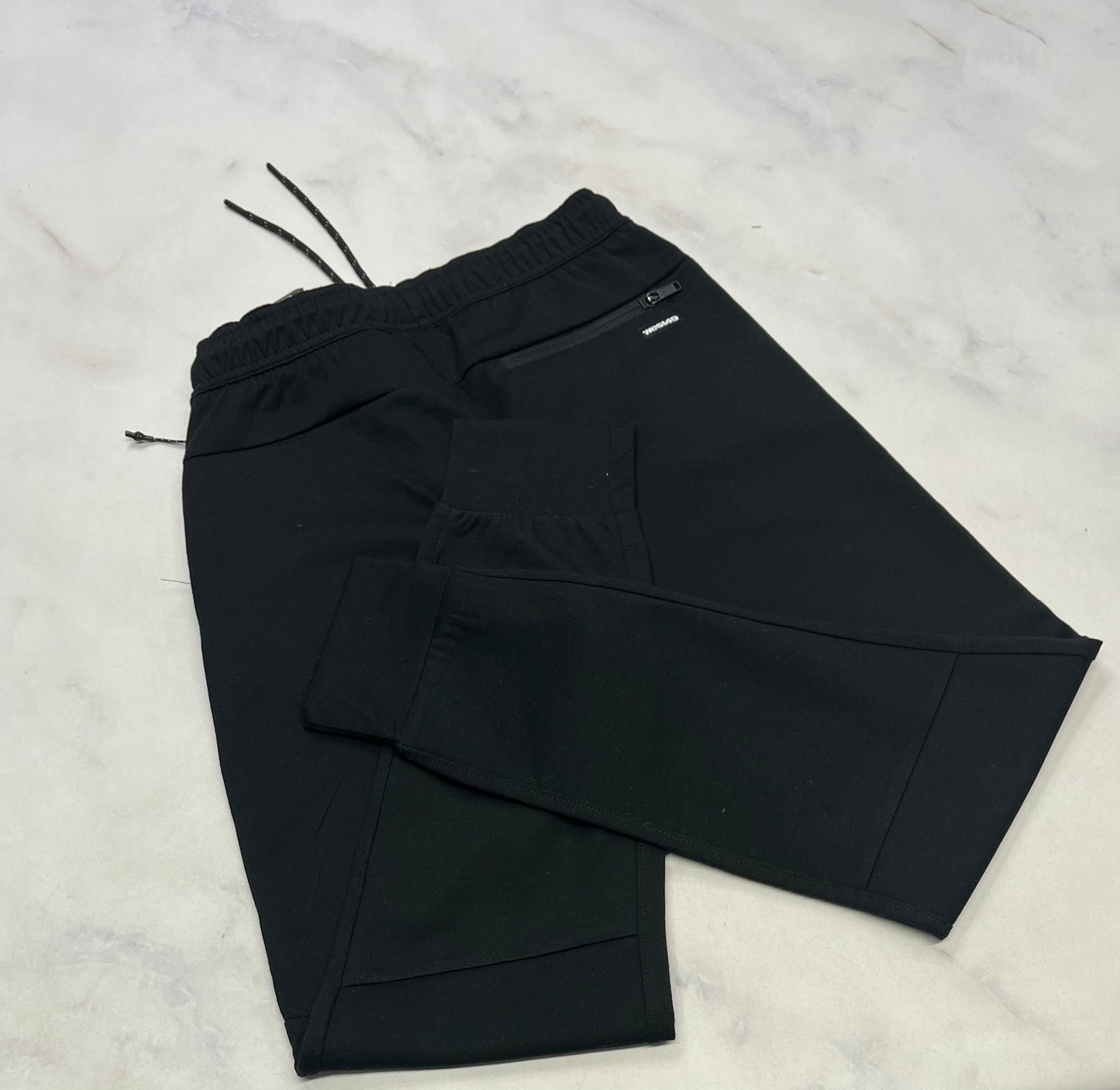 Jog: West noir / zip aux poches et dos . Neuf ! 7-8 ans dispo garçon .