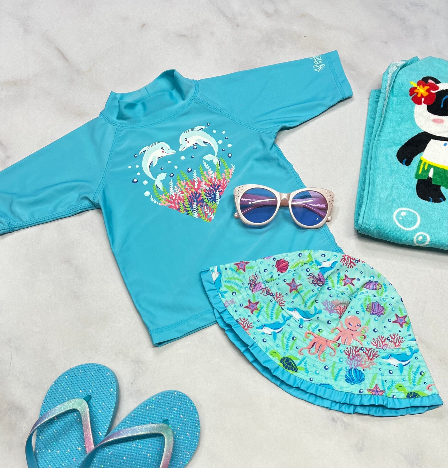 💦 Duo neuf ! Chandail maillot et chapeau UV skinz réversible . Fait 4 ans neuf !