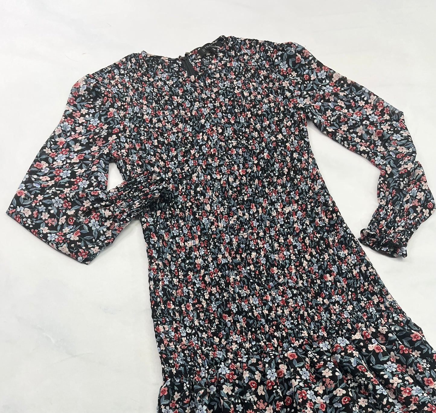 Dynamite: Robe incroyable fait S/ femme comme neuve . Poignet et corps en nid d’abeille stretch de partout . Zip en haut du dos .