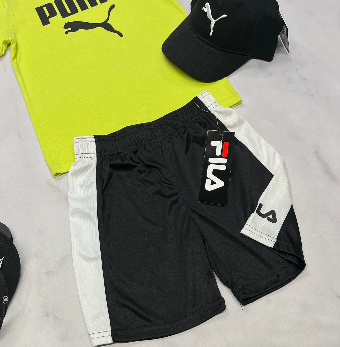 🤩 Bermuda : Fila en tissu de sport 5-6 ans confo garçon . Neuve !