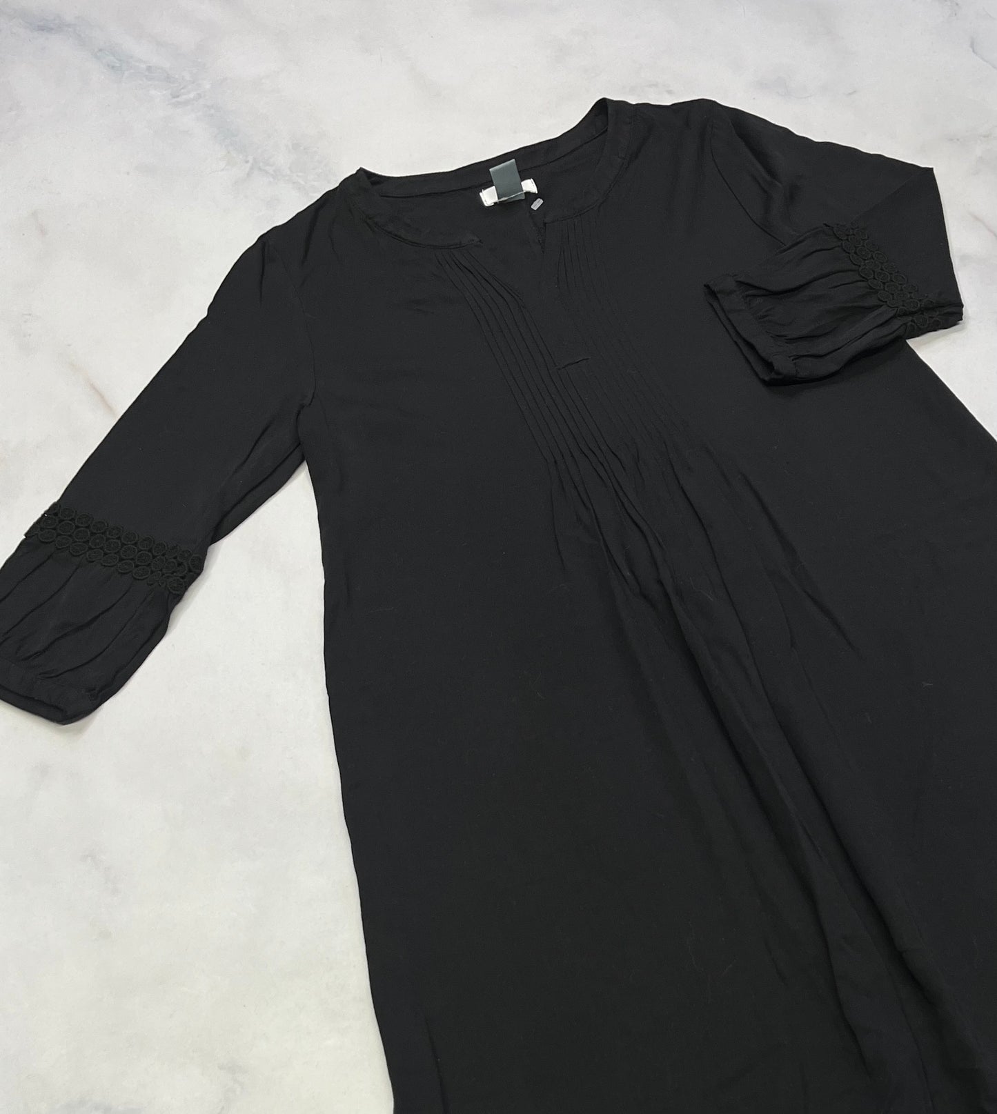 Robe : Old N. 14 ans peux faire toute saison . Manche 3/4 molle confo neuve pas porté .