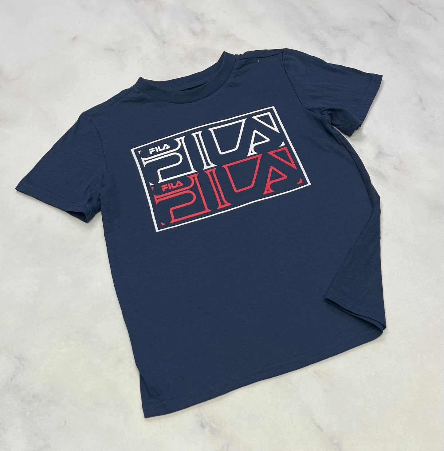 Fila : manche courte marine + 7 ans bon état .