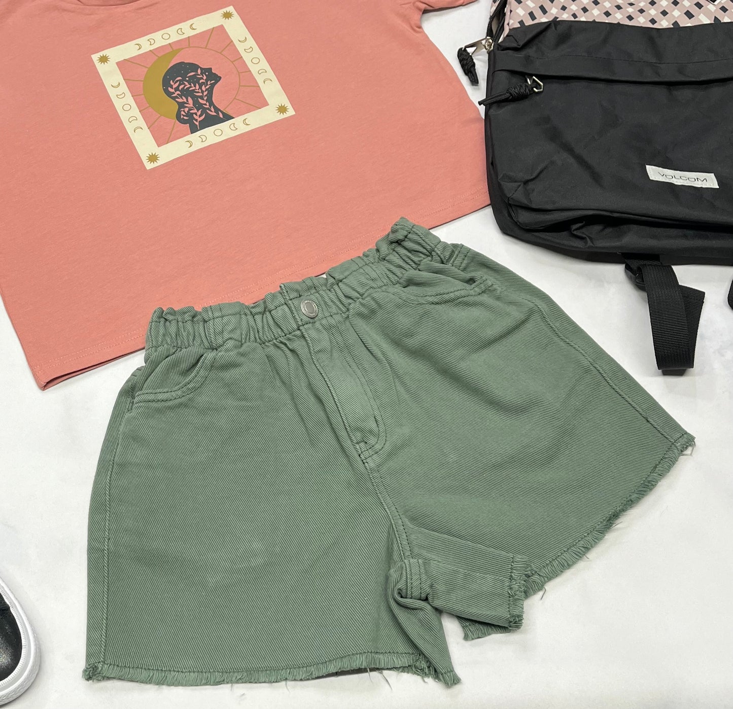 🍃 Short jeans : molle blum avec taille élastique .10 ans fille neuve  .
