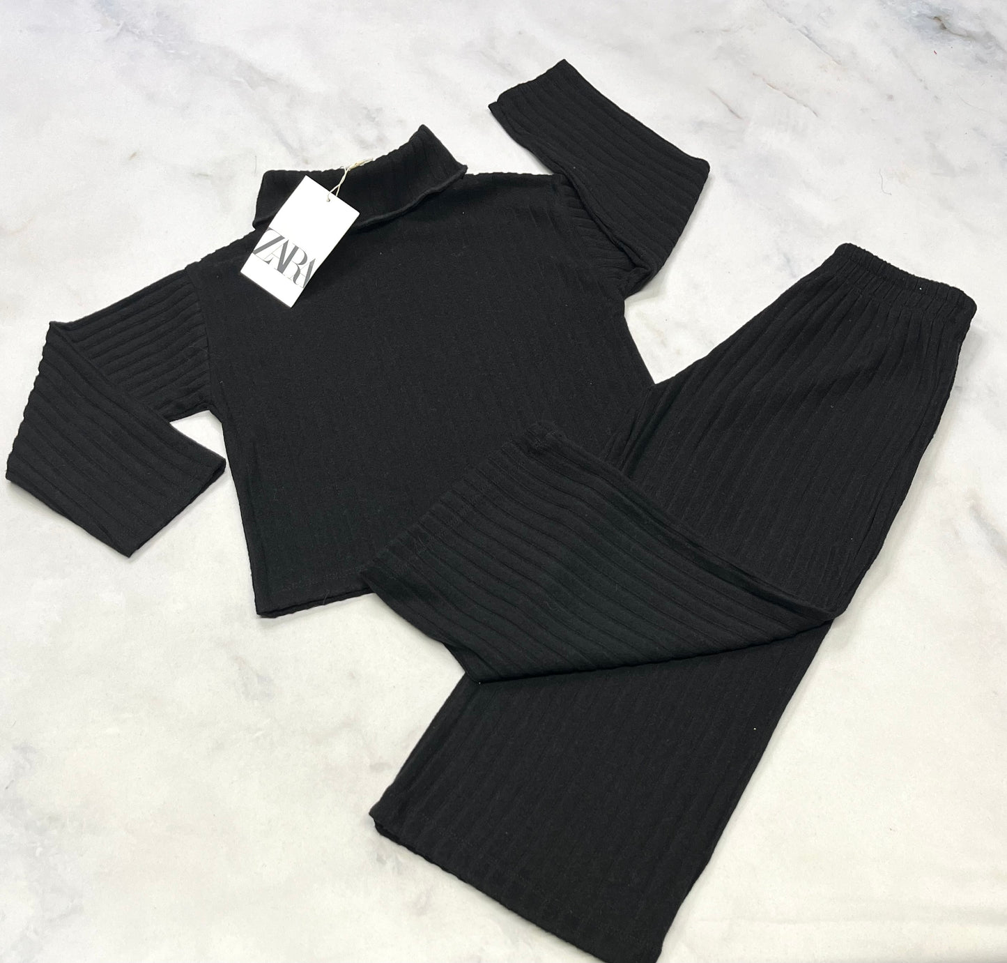 ZARA duo : ensemble neuf 4-5 ans tissu hyper doux coupe tendance mou confo .