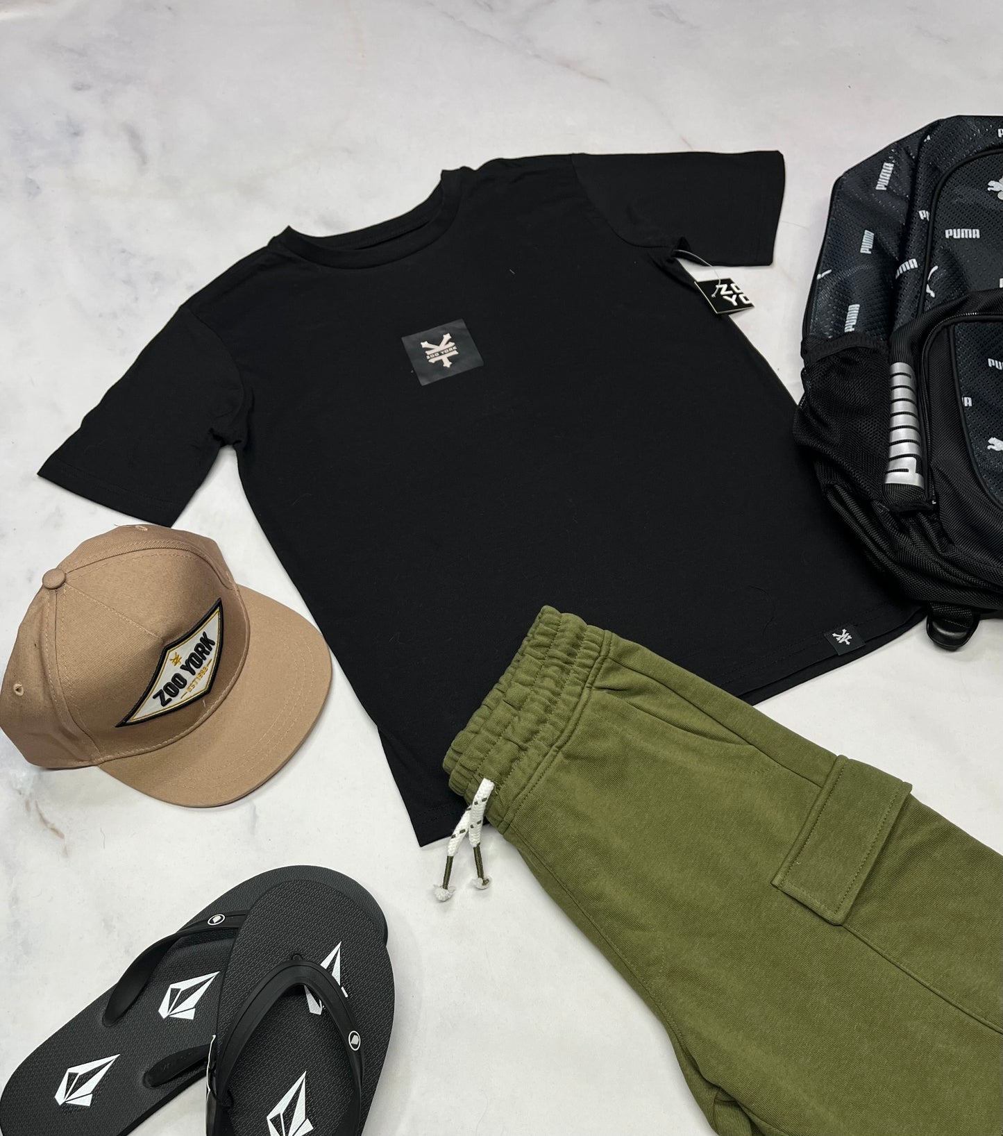 🌿 Solde , t-Shirt : Zoo York neuf mais le logo est légèrement croche . 7-8 ans garçon .