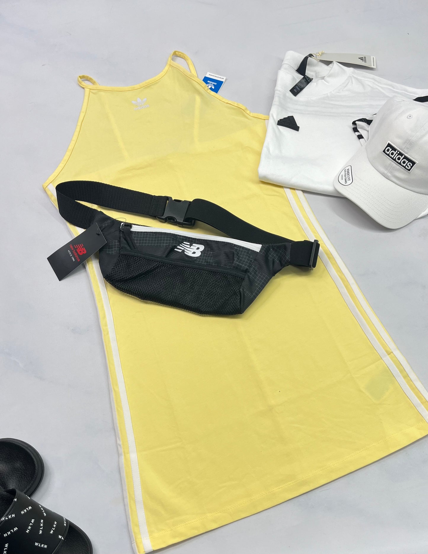 ☀️ Robe : Adidas en beau coton extensible . Fait M/ fit ( SM femme ) neuve .