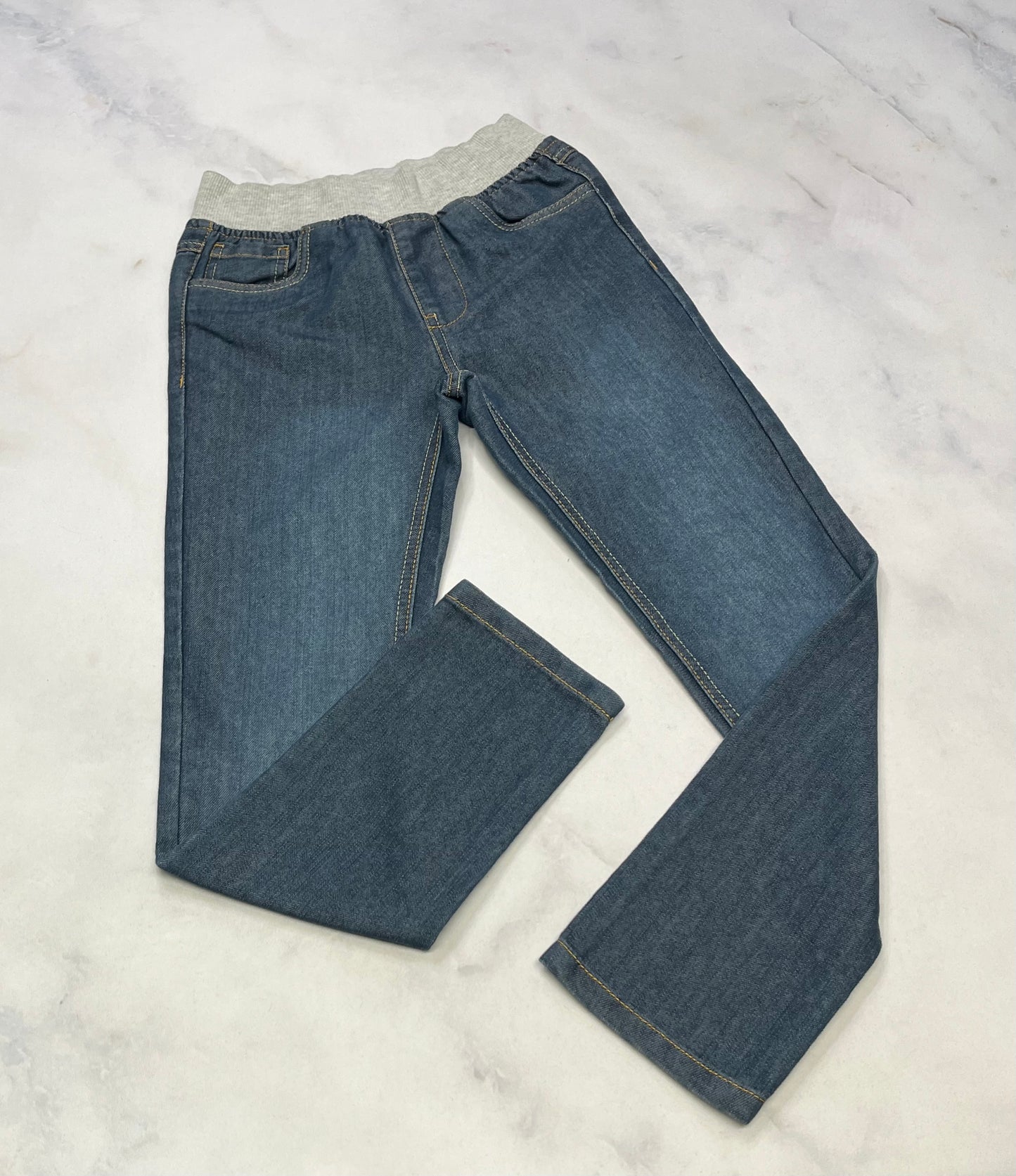 Jeans :10 ans garçon avec bande élastique . État neuve .
