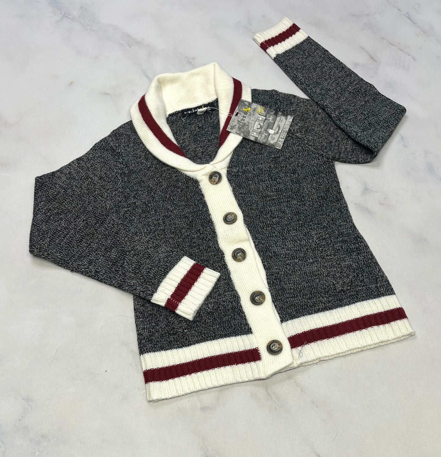 Solde !! Veste bas de laine fille . Neuve mais ligne flou dans le tissu . Fait 7-8 ans