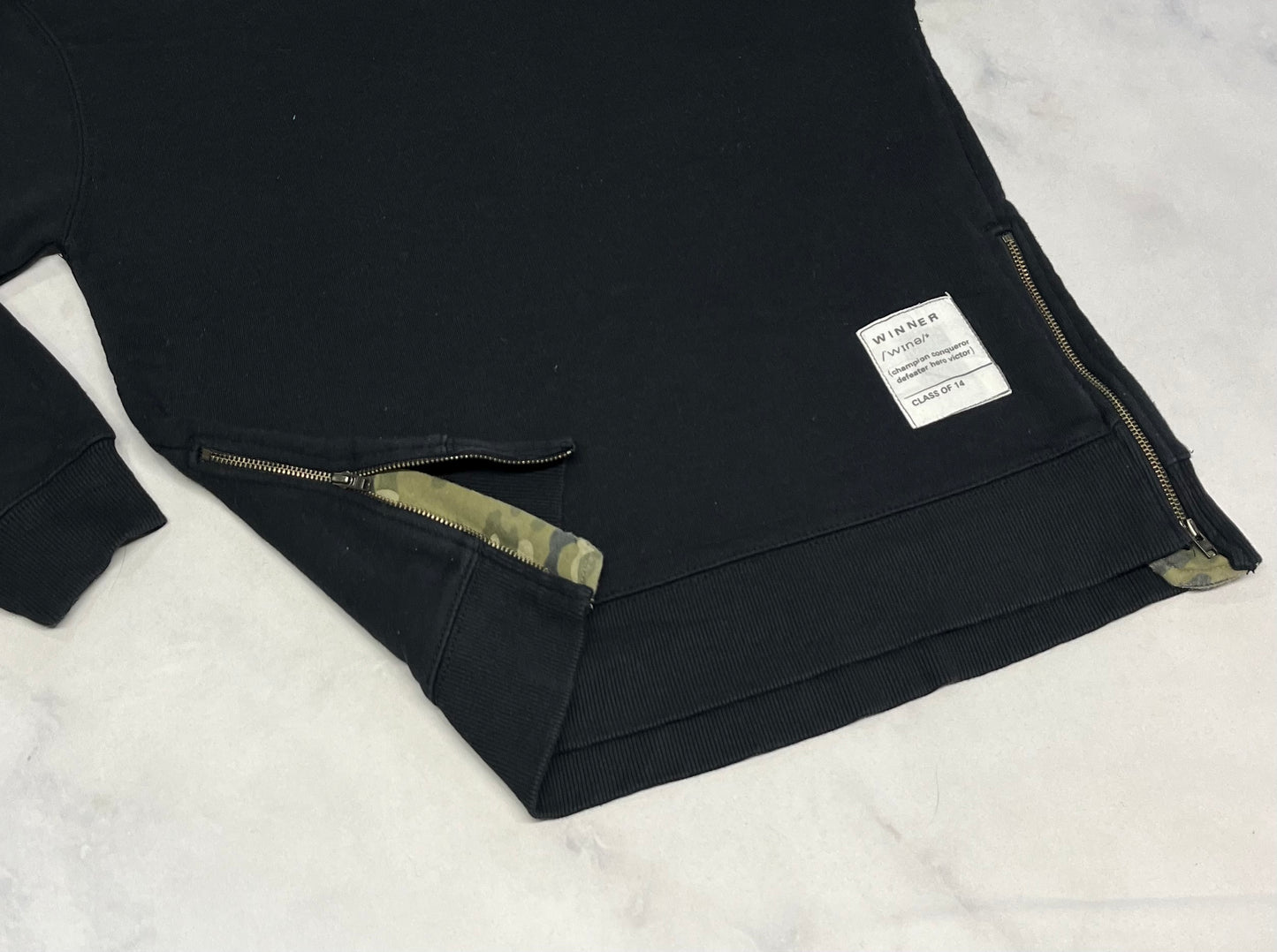 ZARA : ouaté 10 ans garçons relax fit / 2 zips au bas . Super état !