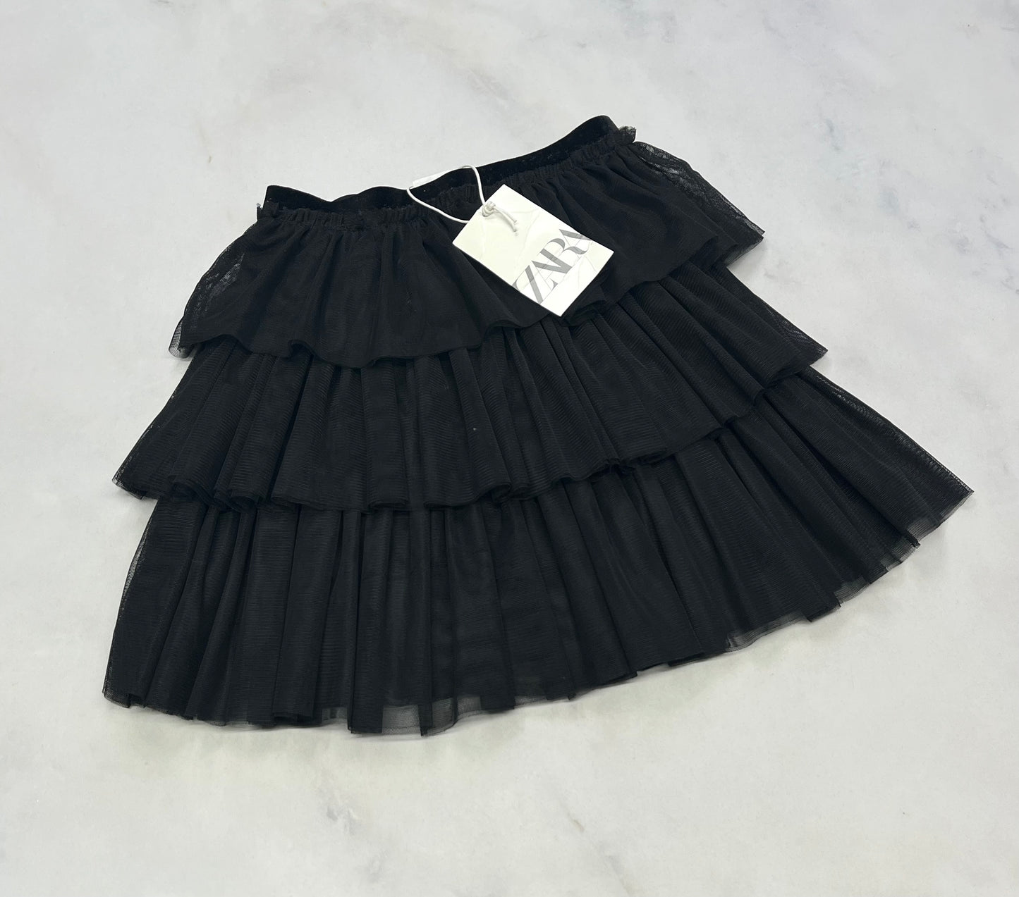 Jupe ZARA : fait 8 ans fille neuve .