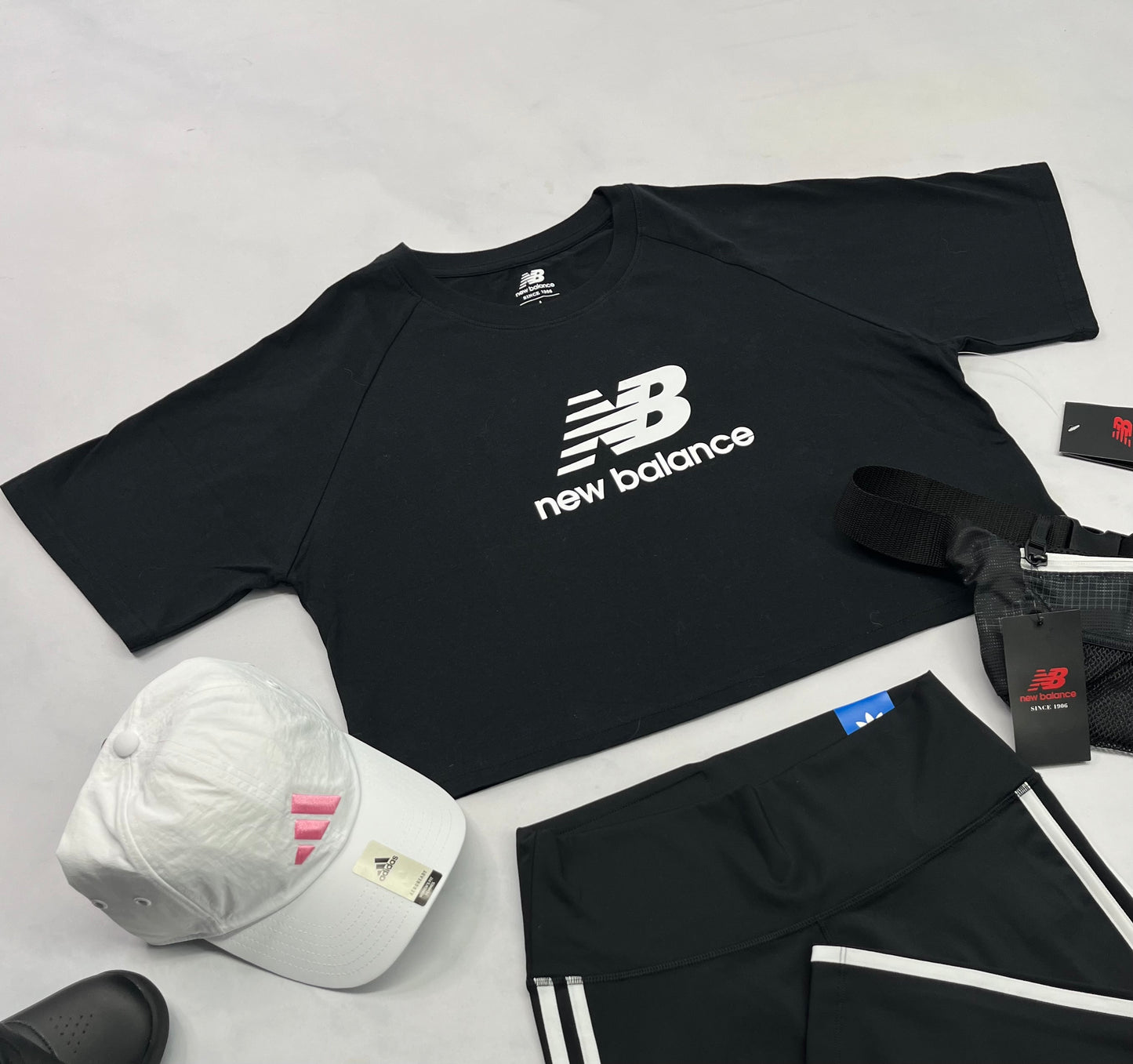 🩵 Manche courte : New Balance L/ femme neuf ! Look écourté . Superbe mis en superposition ou avec une taille haute .